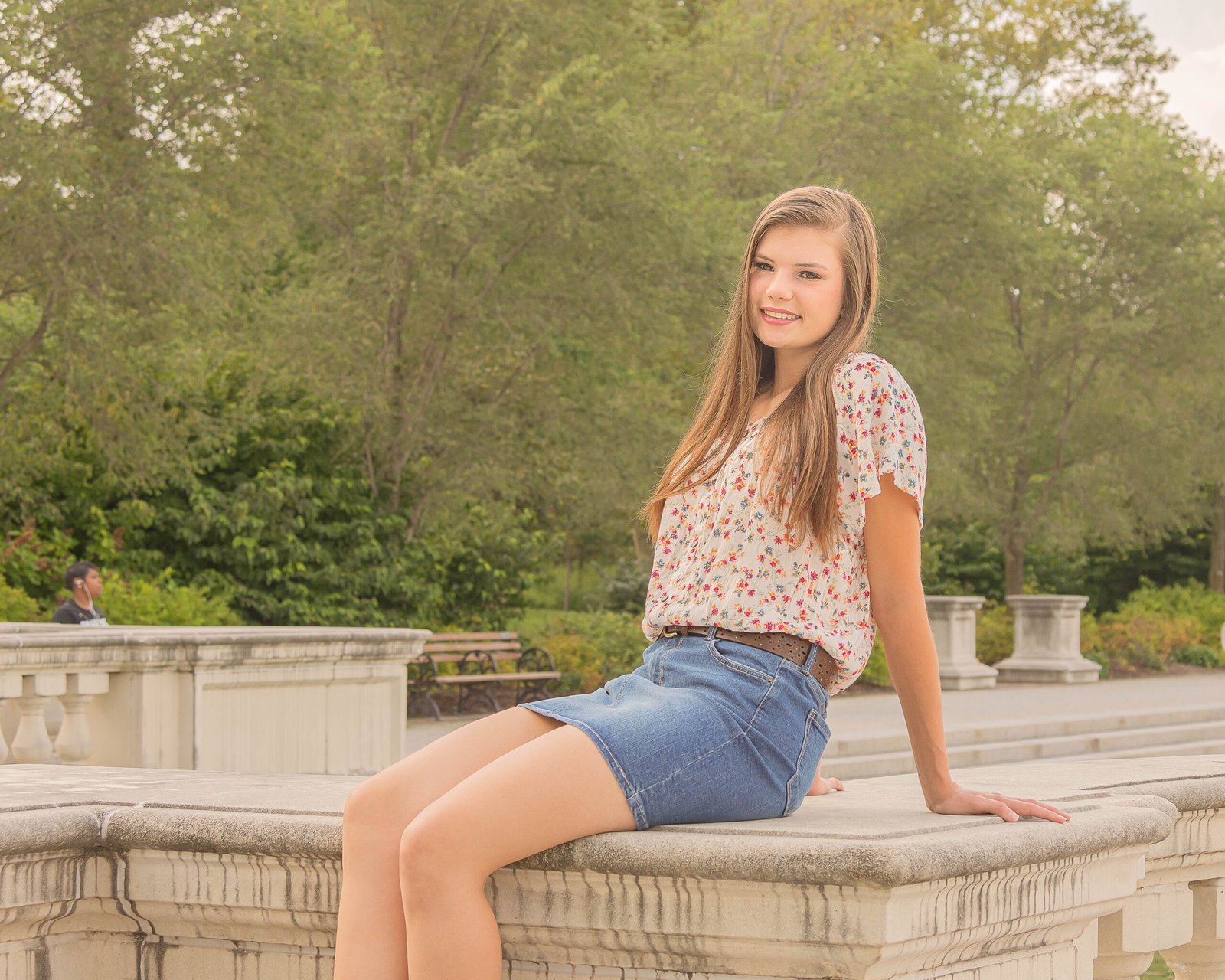 Natural senior pictures in St. Louis by Unique Footprints Co